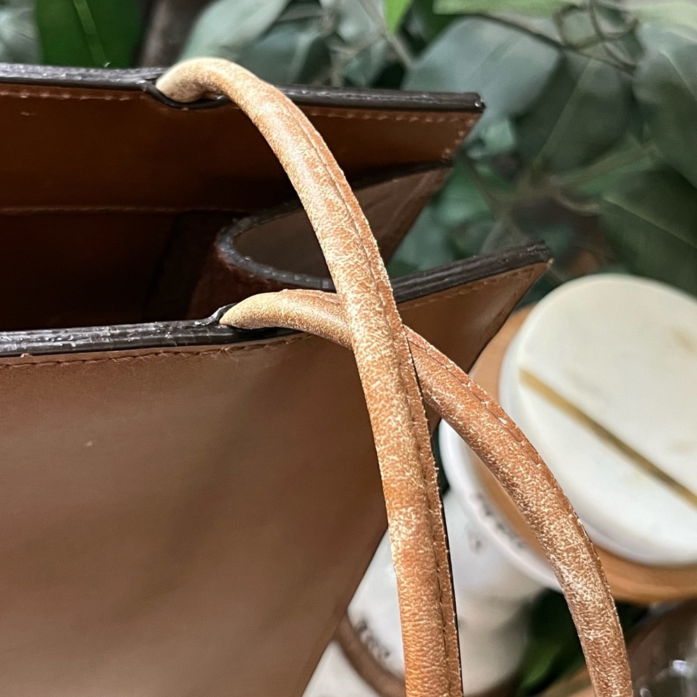 Overland Brown Leather Hand Bag - Picture 8 of 8